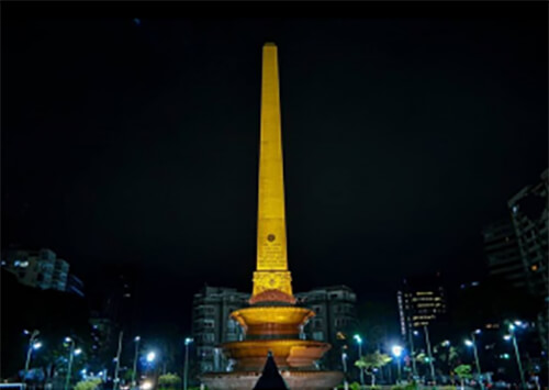Obelisco de Altamira se ilumina de naranja para unirse al Día Mundial contra el Cáncer